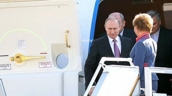 مضيفة طائرة بوتين