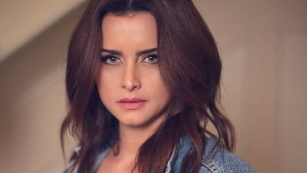 الفنانة اللبنانية نور