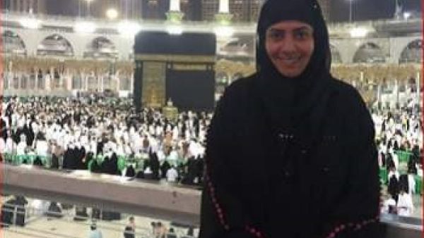 نشوى مصطفى تعتمر