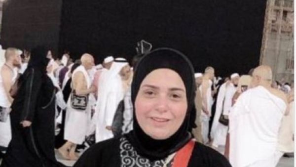 صابرين تؤدي مناسك العمرة صابرين تؤدي مناسك العمرة