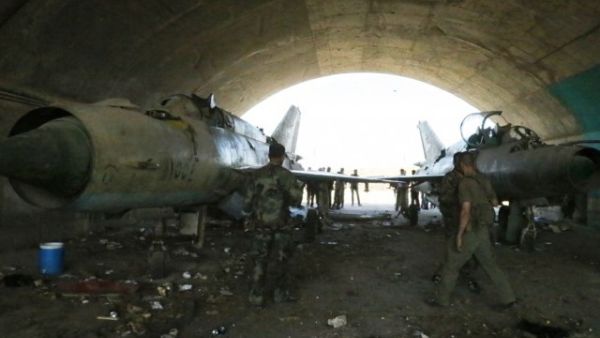 عبّر قرقاش عن دعم الإمارات للحل السياسي حصرا في سوريا