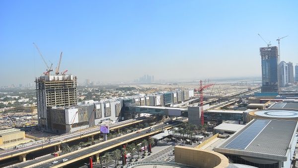 The new bridges are part of The Dubai Mall’s Zabeel expansion and are executed by Emaar with the support of the Roads and Transport Authority (RTA). 