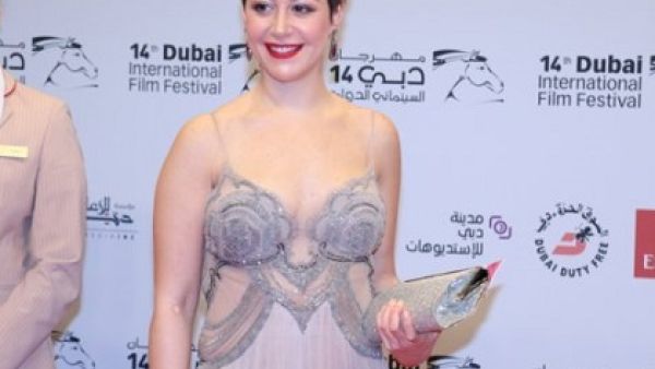 بعد زيادة وزن منة شلبي.. والدتها تخرج عن صمتها 