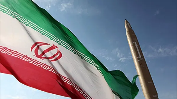 استعراض صاروخ باليستي إيراني في اليوم الوطني لمقارعة الاستكبار العالمي