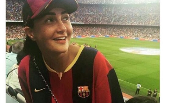 غادة عبد الرازق تحتفل بفوز برشلونة