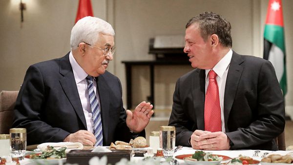 PA President Mahmoud Abbas and King Abdullah of Jordan (AFP/File)
