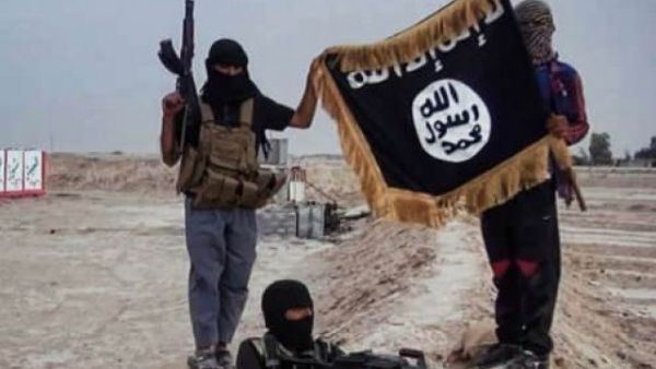 ISIS militants Flank Flag (AFP/File Photo)	