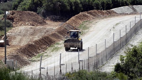 Israeli wall juts into Lebanese territory (AFP/File Photo)	