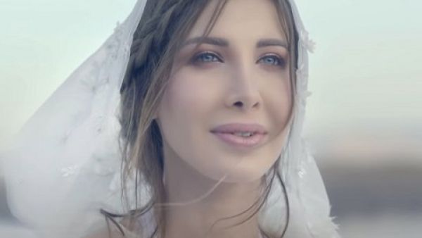 نانسي عجرم تطرح كليب أغنيتها (الحب زي الوتر)