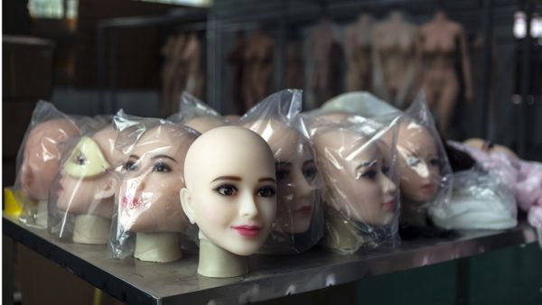 الدمى الجنسية