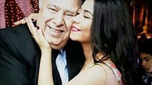 شيرين عبد الوهاب برفقة والد زوجها حسام حبيب