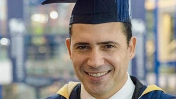 جامعة بيرمنجهام تكرم ظافر العابدين تقديرا لمسيرته الفنية