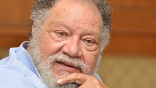 يحيى الفخراني يطمئن جمهوره: (انا بخير)
