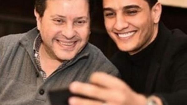 محمود عباس يكرم هاني شاكر
