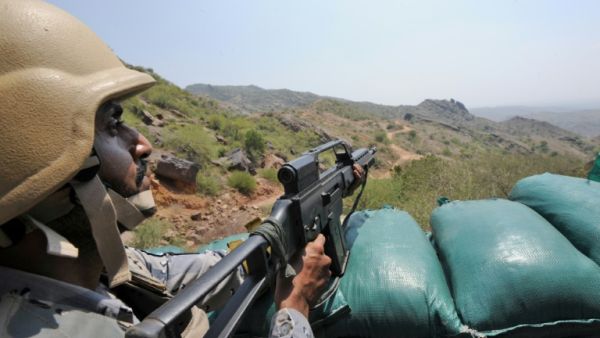 Saudi border guard keeps watch along the border with Yemen (AFP/File Photo)	