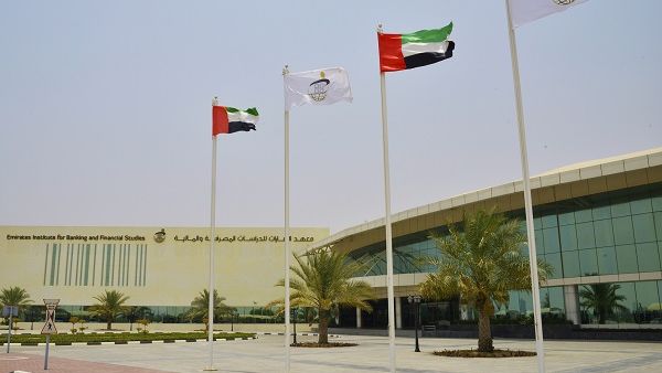 يقوم معهد الإمارات للدراسات المصرفية والمالية بابتعاث عدد من المدراء والمدراء التنفيذيين إلى جامعة فيرجينيا في الولايات المتحدة الأمريكية سنوياً. يقوم معهد الإمارات للدراسات المصرفية والمالية بابتعاث عدد من المدراء والمدراء التنفيذيين إلى جامعة فيرجينيا في الولايات المتحدة الأمريكية سنوياً.