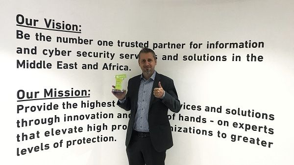 Stephan Berner, CEO at Help AG with the Palo Alto Networks award