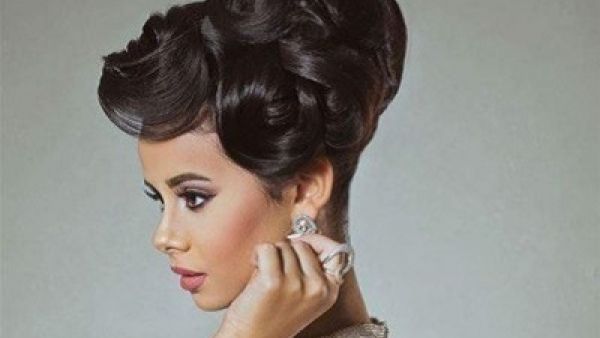 فستان منة عرفة يثير جدلًا بين جمهورها