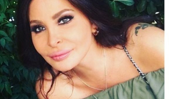 تعرف على بشرة إليسا لجمهورها