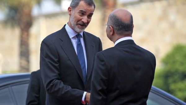 Iraqi President Barham Saleh (R) receives the King of Spain Felipe VI in the capital Baghdad (AFP)