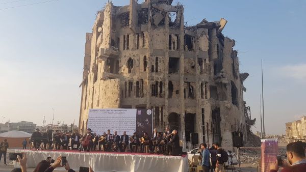 From the top of ISIS execution platform in the city of Mosul, the Iraqi symphony orchestra (Twitter)