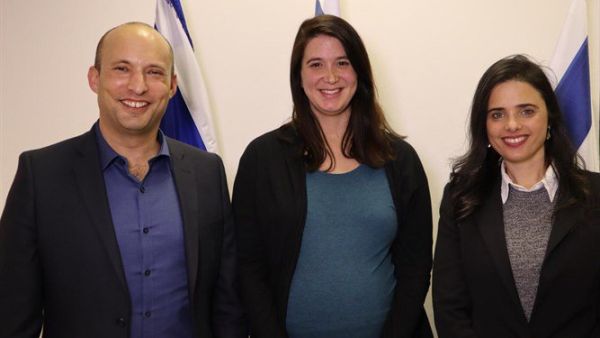 Shirley Pinto (C) (Twitter)