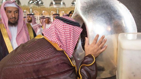Saudi Arabia’s Crown Prince Mohammed bin Salman visited the Grand Mosque in Makkah (Twitter)