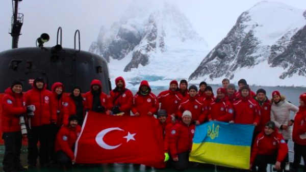 Turkish scientists in Antarctica (Anadolu)