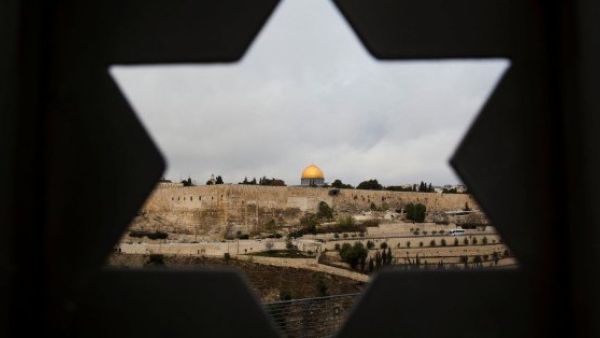 Jewish settlers assault Palestinian families (Twitter)