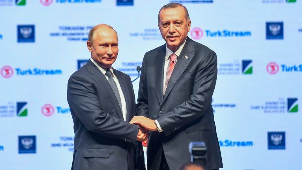  Recep Tayyip Erdogan with President Putin (Shutterstock)