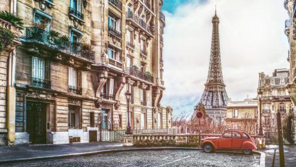 Small Paris street  (Shutterstock)