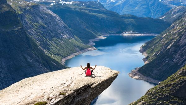 Trolltunga in Norway (Shutterstock)