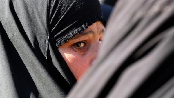 A woman waits for the release of a relative outside the Rusafa prison on Monday. (AFP PHOTO/SABAH ARAR)