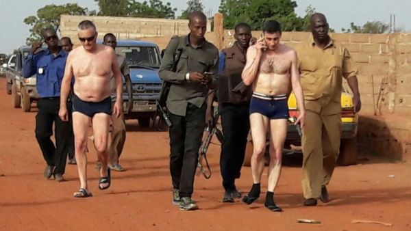 Malian security forces escort to safety hostages outside the Kangaba Le Campement in the outskirt of Bamako on June 19, 2017 a day after suspected jihadists stormed the resort, briefly seizing more than 30 hostages and leaving at least two people dead. (Fototala King Massassy/AFP)