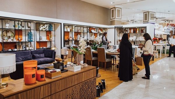 ويعد هذا التعاون بين «أبارتمنت 51» ومتجر غاليري لافاييت مجرد بداية لسلسلة من الشراكات التي تهدف إلى تعزيز قوة انتشار العلامة التجارية. ويعد هذا التعاون بين «أبارتمنت 51» ومتجر غاليري لافاييت مجرد بداية لسلسلة من الشراكات التي تهدف إلى تعزيز قوة انتشار العلامة التجارية.