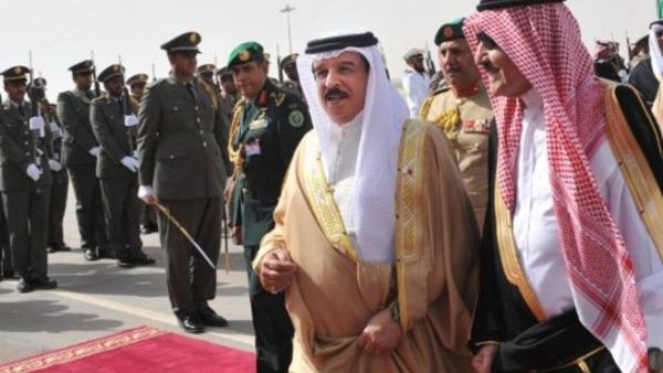 أمير منطقة الرياض في استقبال ملك البحرين