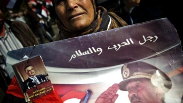 صورة من مظاهرة لمناصري الجيش المصري الأسبوع الماضي. 