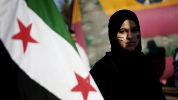 تقاتل أم يافا إلى جانب زوجها في صفوف الجيش الحر (تعبيرية)