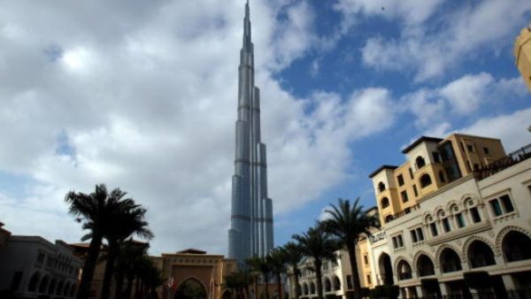 سيتسلق المعمري برج خليفة أطول برج في العالم ومن ثم يقفز بالمظلة. 