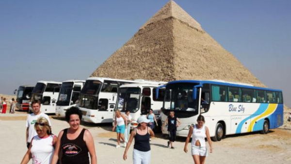 أفاد وزير السياحة المصري بأن الوزارة ستتخذ إجراءات عنيفة في حال تعرض أية سائحة للتحرش.