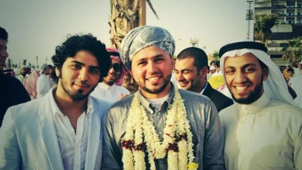 فضل العريس عبدالله عبدالعظيم إقامة حفل زواجه على كورنيش جدة الشمالي هربًا من التكاليف الباهظة.