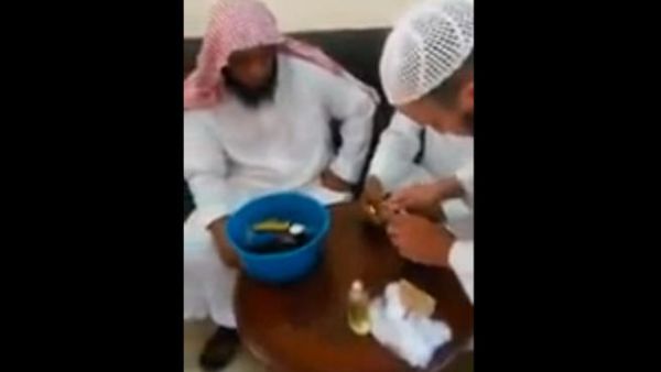 رجال الهيئة يبطلون السحر. (المصدر: يوتيوب). 