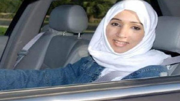 الناشطة السعودية منال الشريف التي طالبت بقيادة النساء في المملكة