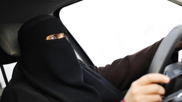 ادعى اللحيدان ان قيادة المراة للسيارة تؤثر على المبايض. 