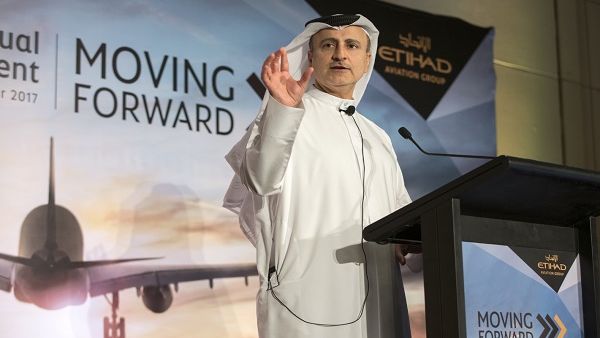 عادل الملا، نائب الرئيس لشؤون المشتريات وإدارة التوريد في مجموعة الاتحاد للطيران يحث الحضور على المشاركة واستعراض الفرص التجارية عادل الملا، نائب الرئيس لشؤون المشتريات وإدارة التوريد في مجموعة الاتحاد للطيران يحث الحضور على المشاركة واستعراض الفرص التجارية