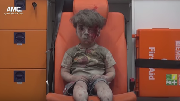 رئيسة وزراء بريطانيا: ينبغي دراسة كل الخيارات لإنهاء الهجمات في حلب
