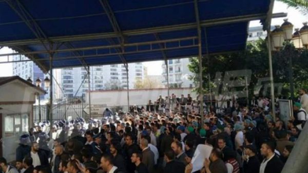  اشتباكات بين مئات من الأطباء والقوات الأمنية وسط الجزائر