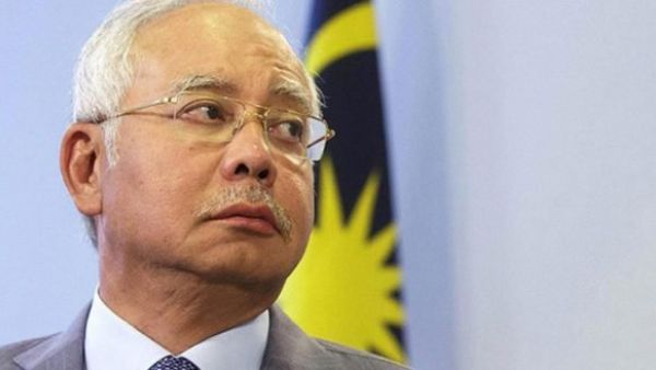 رئيس وزراء ماليزيا السابق يمثل أمام محكمة في تهم فساد
