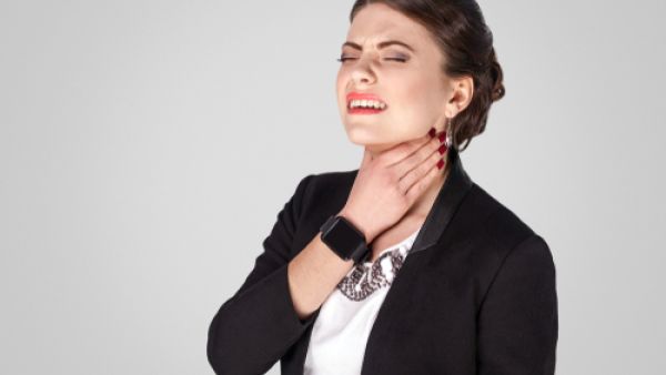 لعلاج حساسية الحلق يجب أخذ قسط من الراحة وتجنّب الإجهاد البدني الزائد
