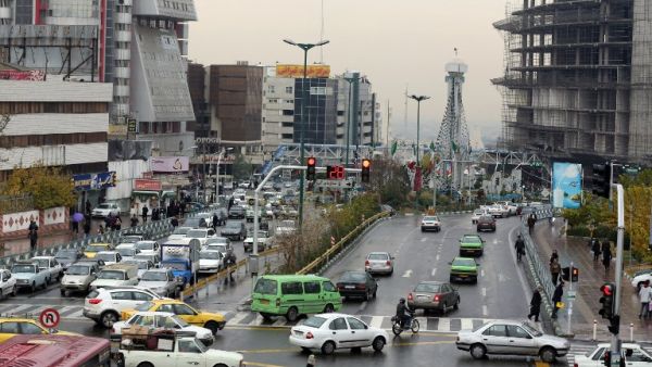 A busy street in Tehran (AFP/Atta Kenare) 